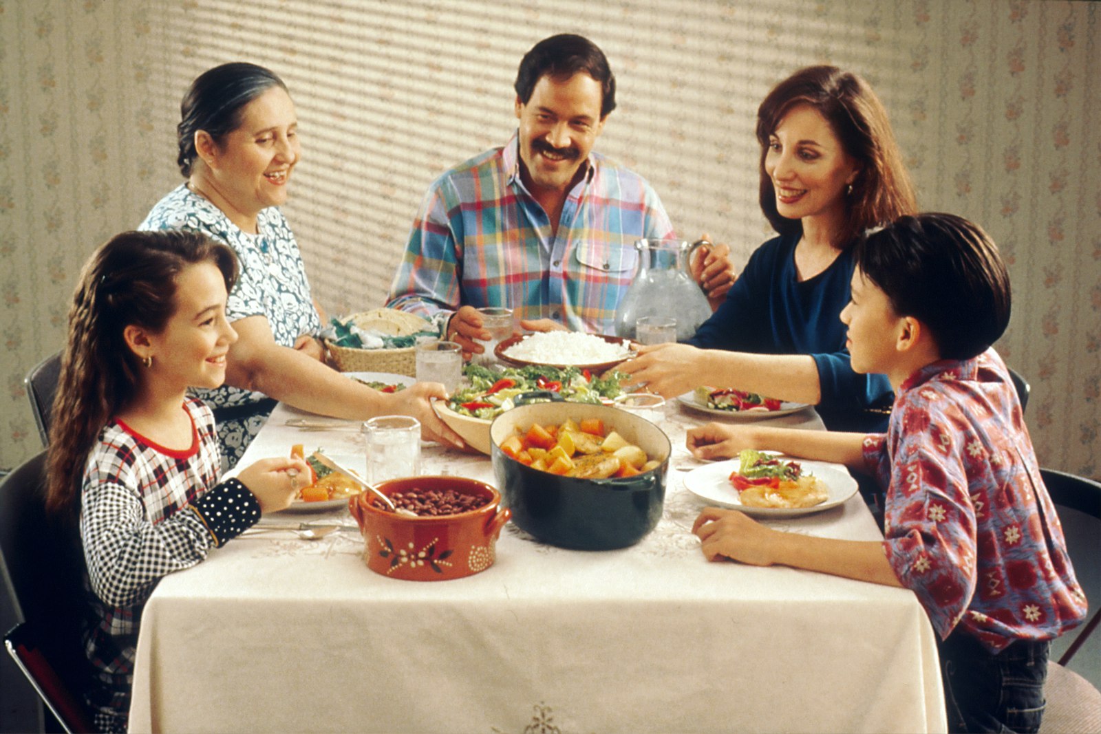 Una famiglia italiana che controlla insieme i bonus a cui ha diritto
